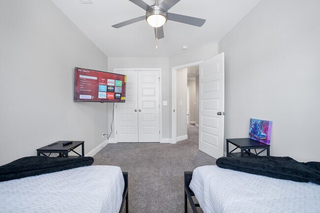 Building Photo - 156 Excell Rd