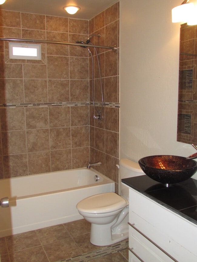 Building Photo - 3 BEDROOM | 2 BATH | DOUBLE CAR GARAGE | W...