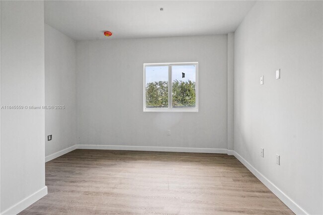 Building Photo - 2311 NW 22nd Ave