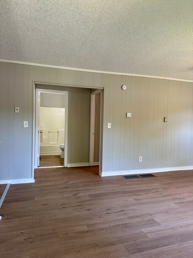 Building Photo - 2 Clervue Cir NE