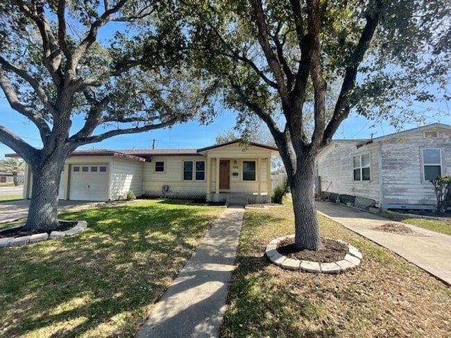 Building Photo - Beautiful 2 Bed / 1 Bath Home – Prime Location