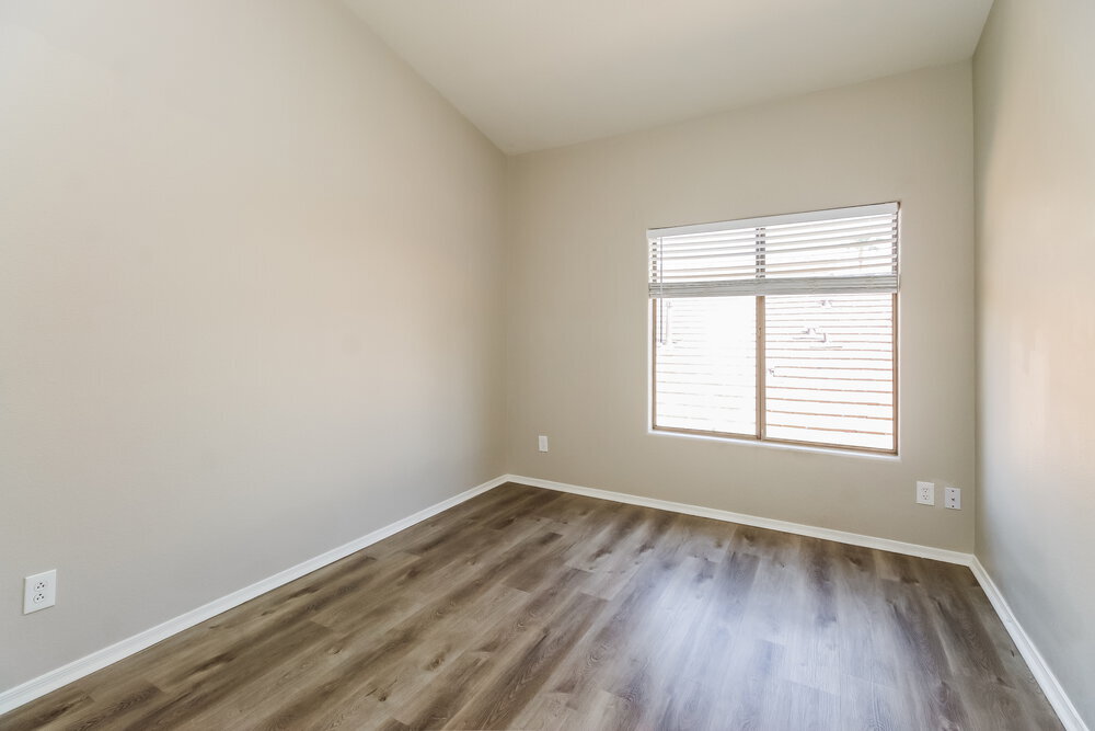Building Photo - 1356 E Black Diamond Dr