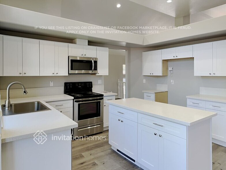 Building Photo - 4821 Laguna W Way