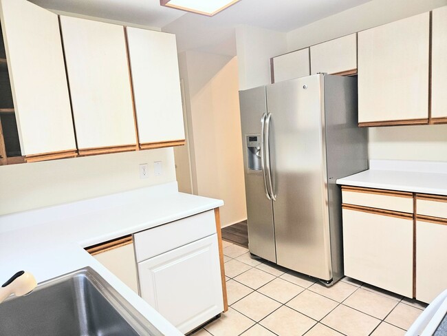 Building Photo - Niu Valley 4 Bedroom 3 Bathroom 2 Parking Home