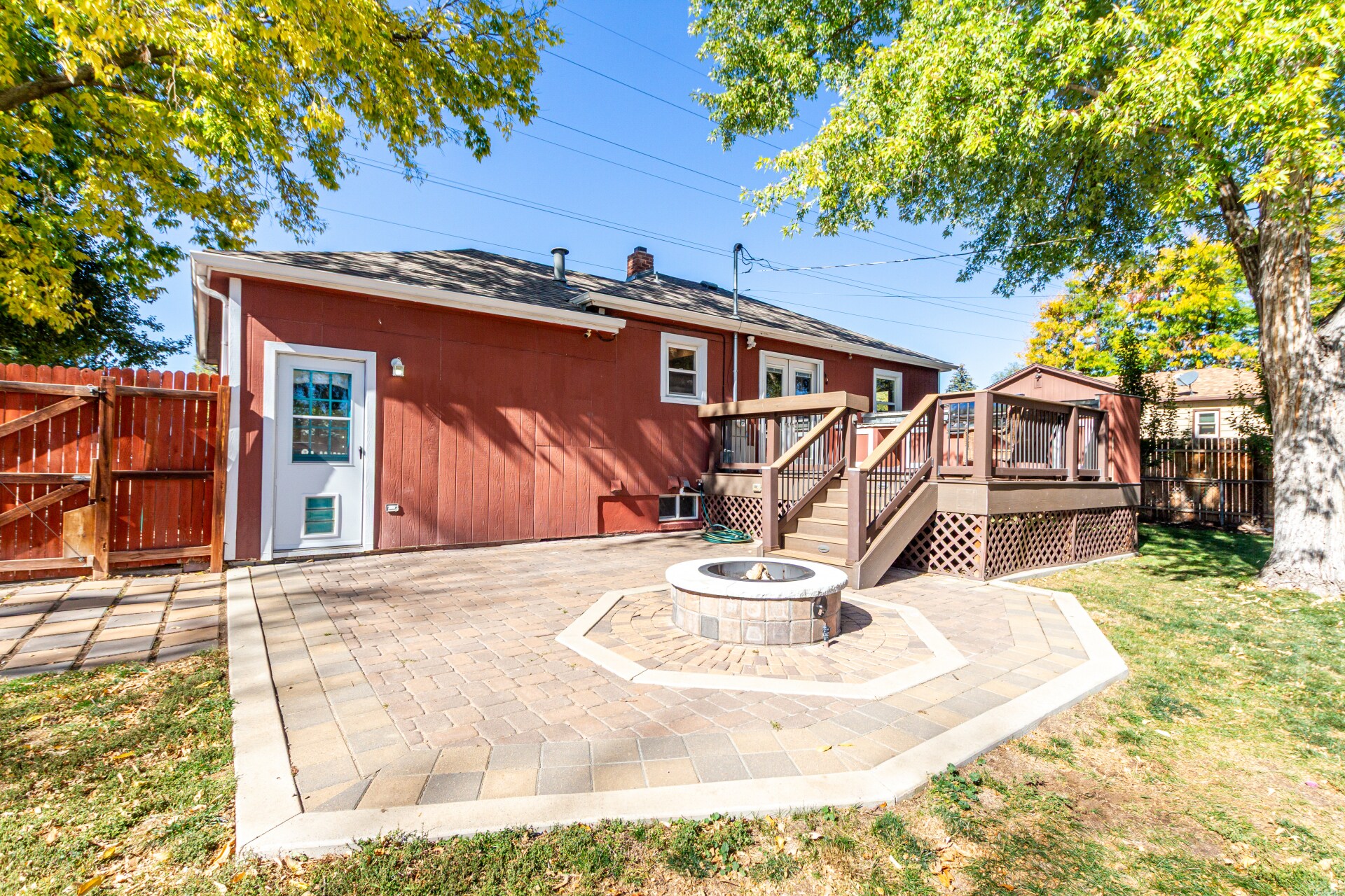 Building Photo - 830 Gray St