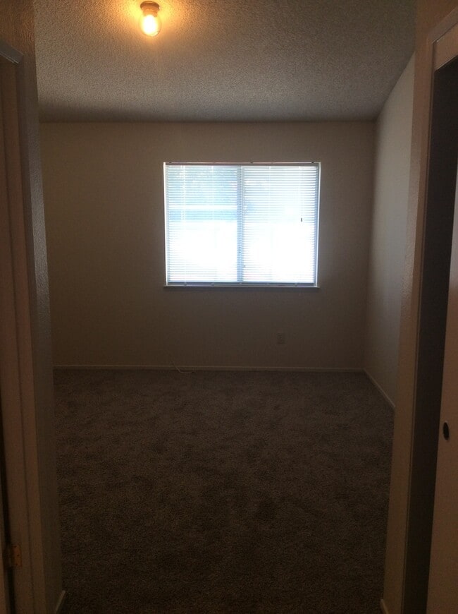 Building Photo - 2600 Brookside Dr