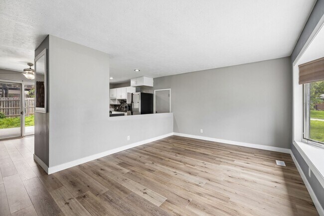 Building Photo - 1632 Dodge St
