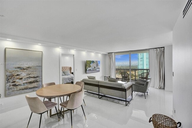 Building Photo - 6039 Collins Ave