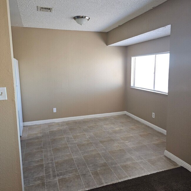 Building Photo - 2341 Exeter Dr