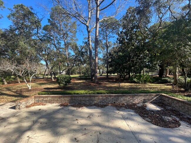 Building Photo - 1624 Oakmont Cir