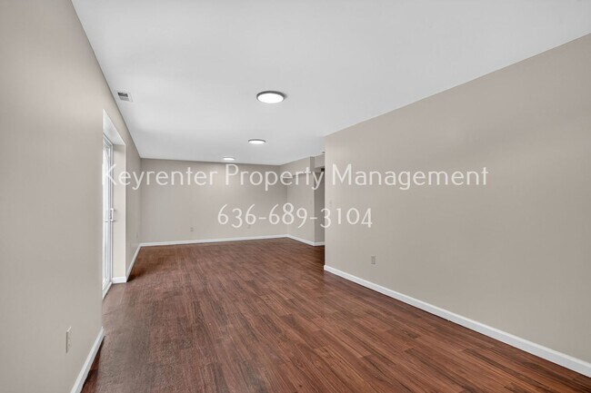Building Photo - 357 Della Dr