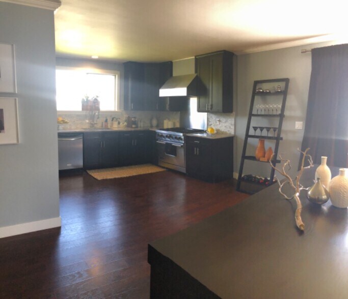 Building Photo - 23330 Victory Blvd