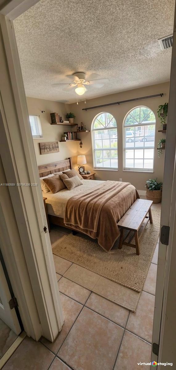 Building Photo - 880 E 26th St