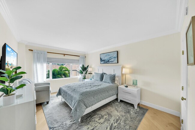 Building Photo - 250 Bradley Pl