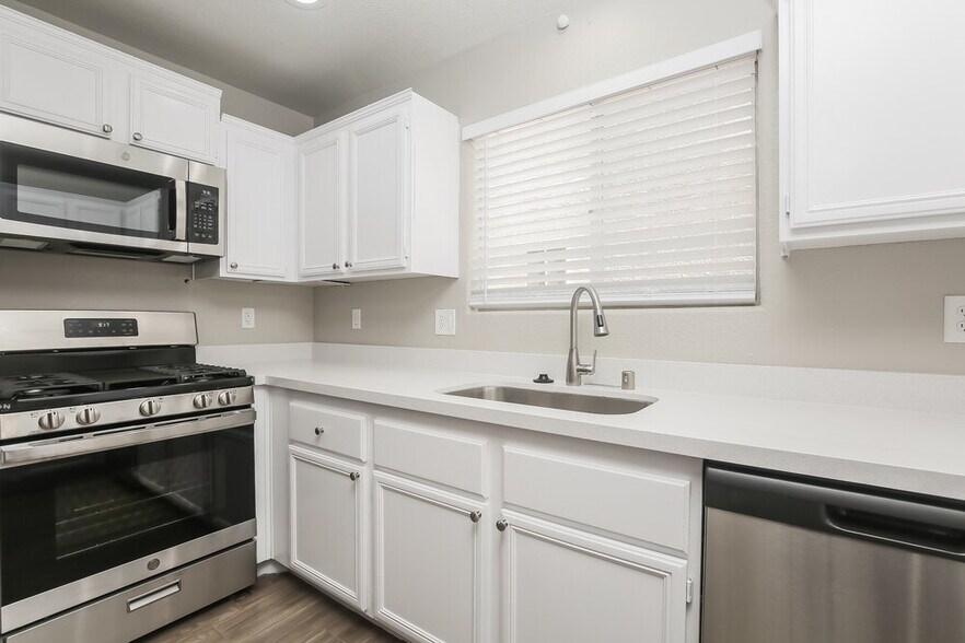 Building Photo - 5468 Mercantile St