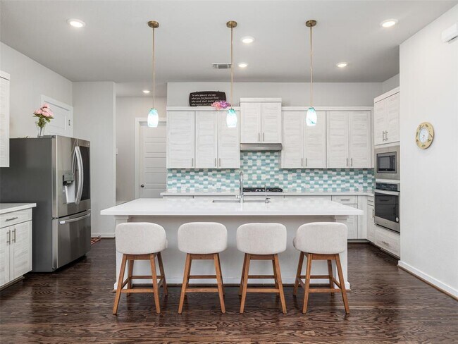 Building Photo - 6512 Covina Ln