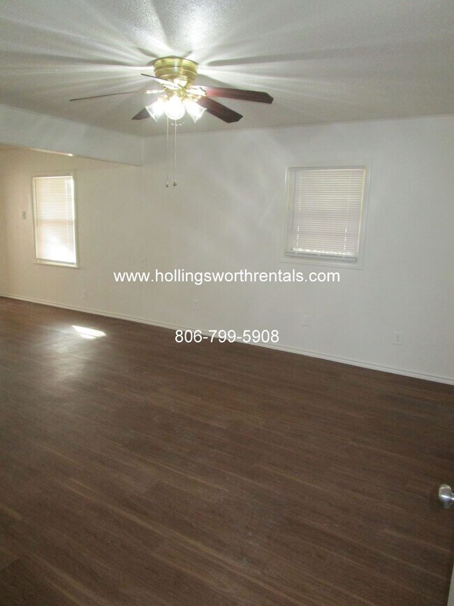 Building Photo - 3 Bedroom, 2 Baths, 2 living rooms with extra large Laundry Room House