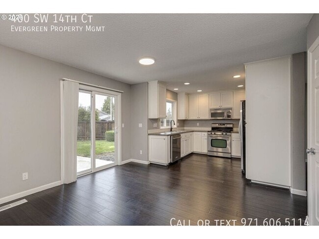 Building Photo - 400 SW 14th Ct