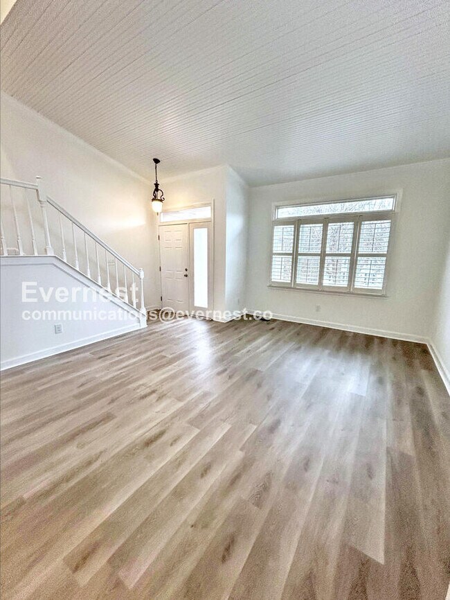 Building Photo - 3501 Shaker Dr