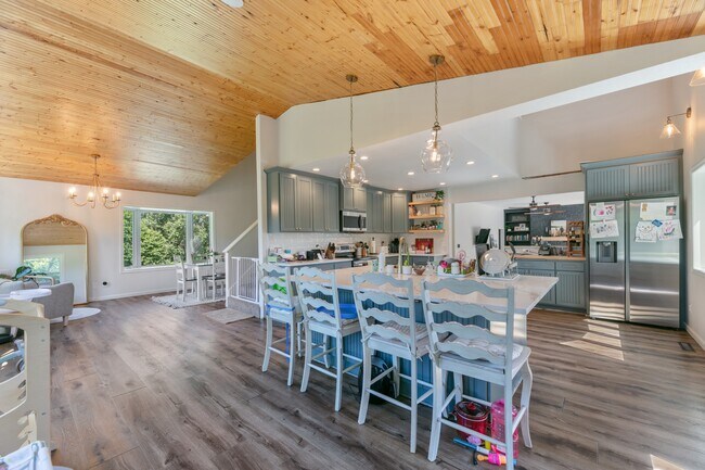 Building Photo - 645 US-12