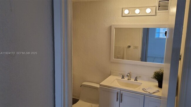 Building Photo - 4550 NW 9th St