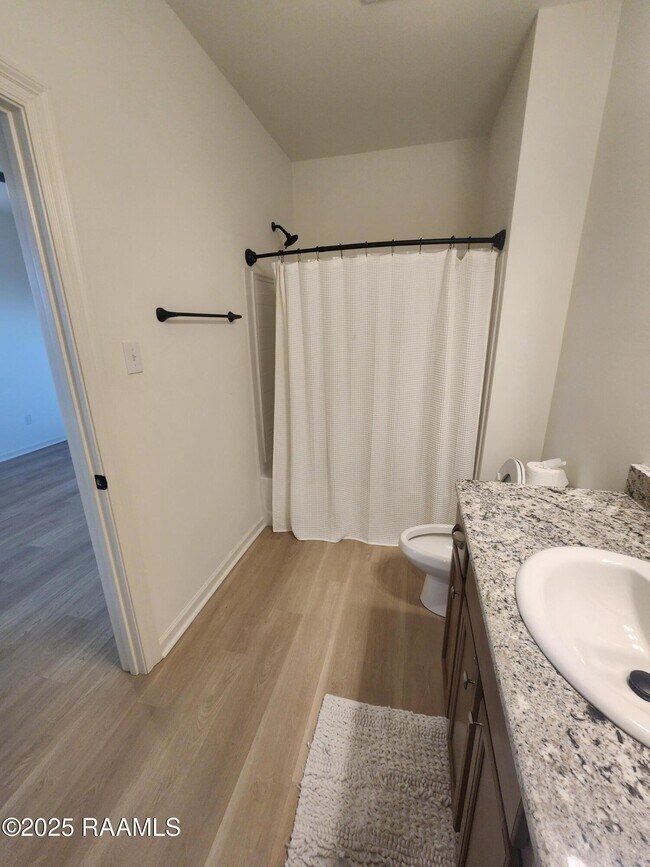 Building Photo - 208 Stockbridge Ln