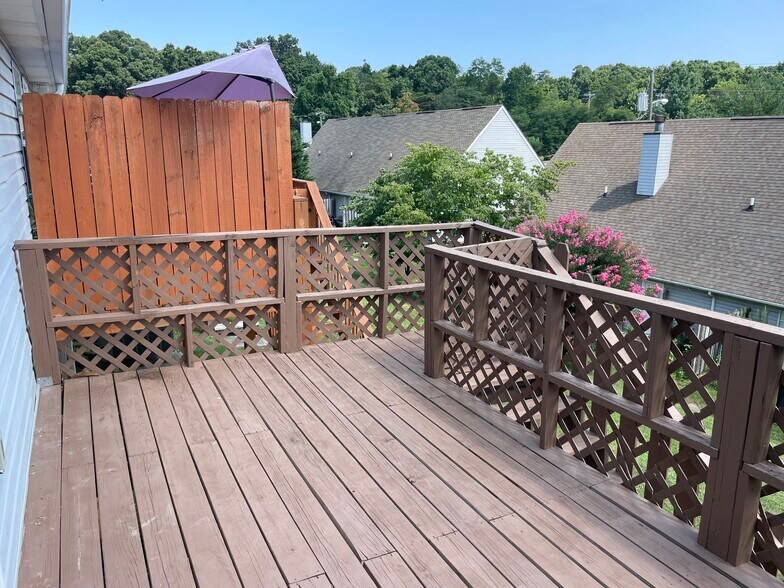 Building Photo - 1046 Blinken St