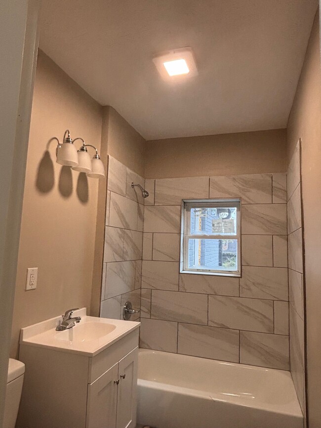 Building Photo - 818 Kurtz St