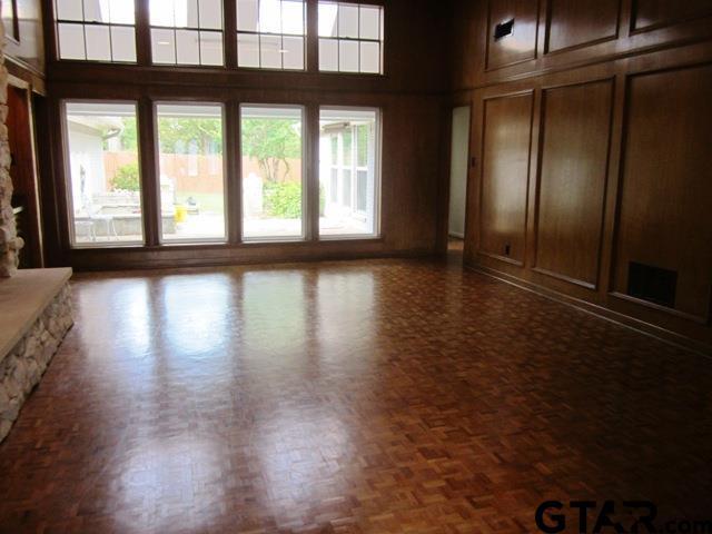 Building Photo - 401 Woodland Hills Dr