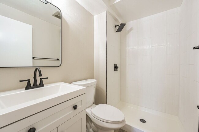 Building Photo - "Charming 4-Bedroom Home with 2 Full Baths...