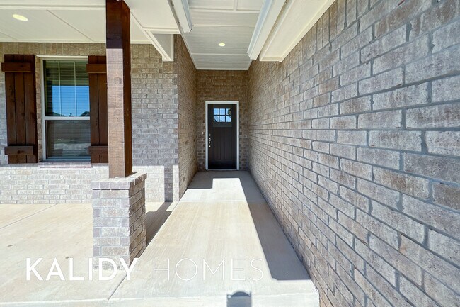 Building Photo - 805 Red River Dr