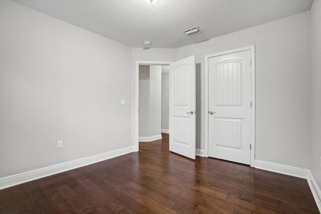 Building Photo - HEART OF DAPHNE!