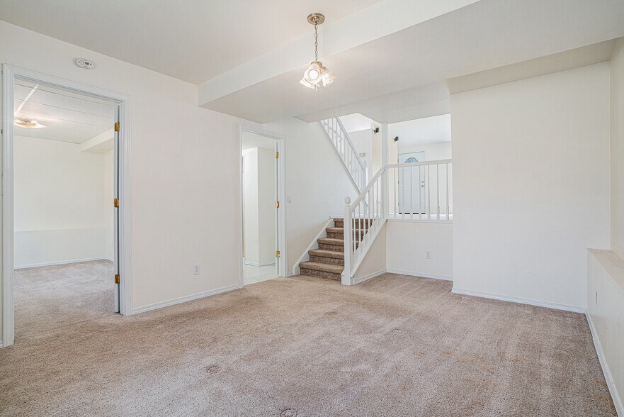 Building Photo - 2139 Daley Dr