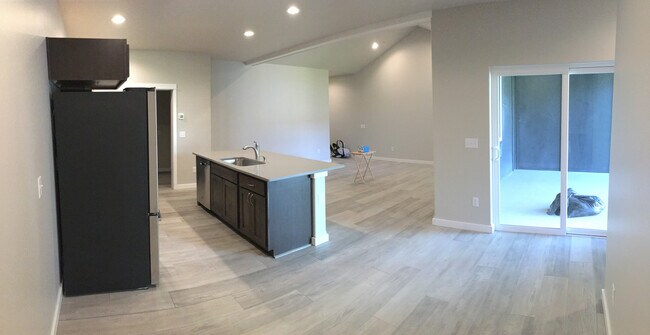 Building Photo - Modern Townhome with Heated Garage