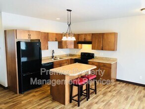 Building Photo - 2124 Rehberg Ln