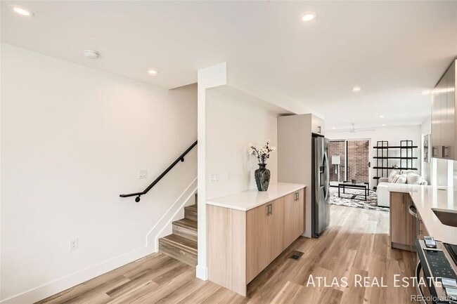 Building Photo - 115 W 2nd Ave