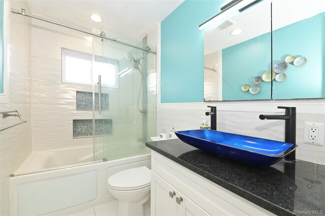 Building Photo - 3485 Riverside Dr