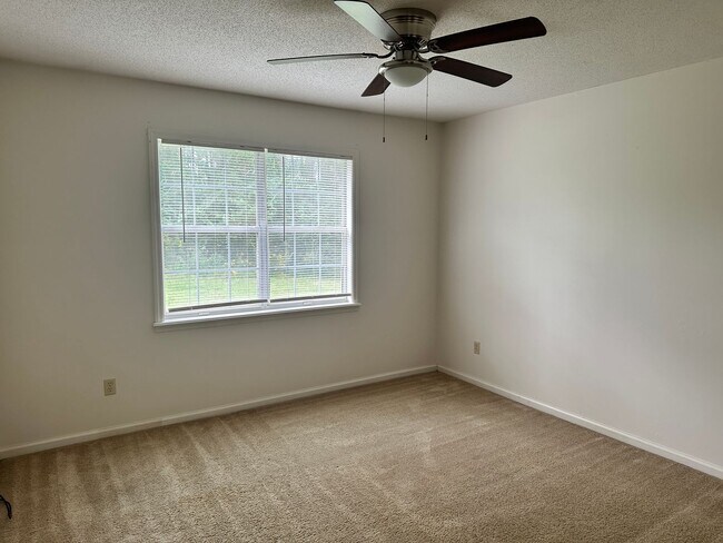 Building Photo - 6119 B Vinnie Dr