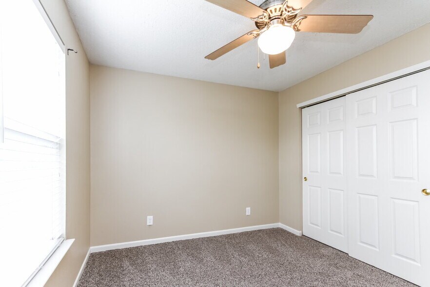 Building Photo - 1178 Kenwood Dr