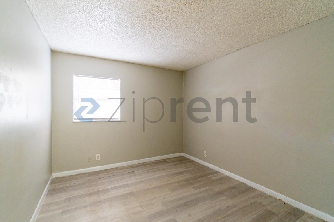 Building Photo - Unit A