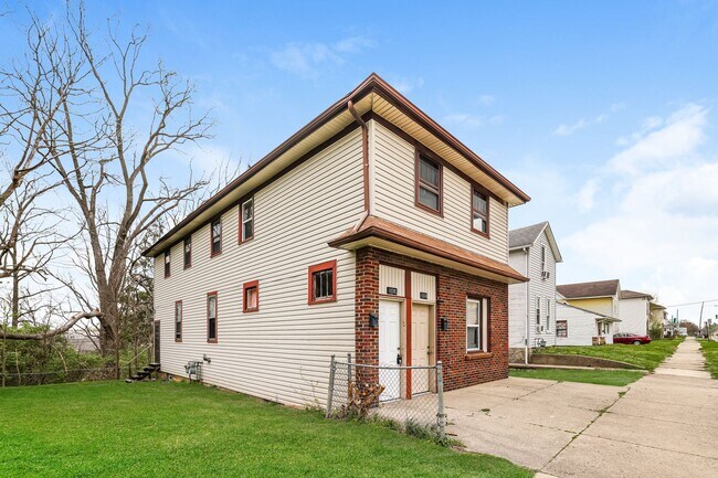 Building Photo - 1530 W High St