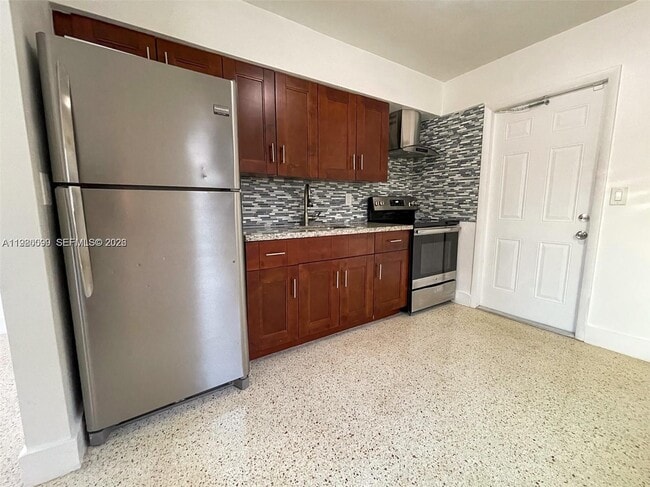 Building Photo - 514 NE 4th Ave