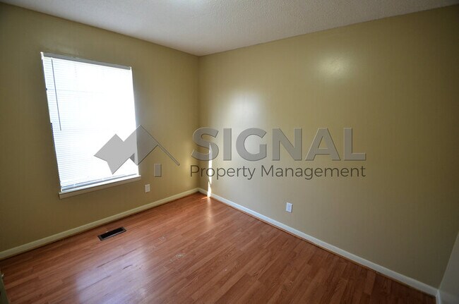 Building Photo - 4001 6th Ave