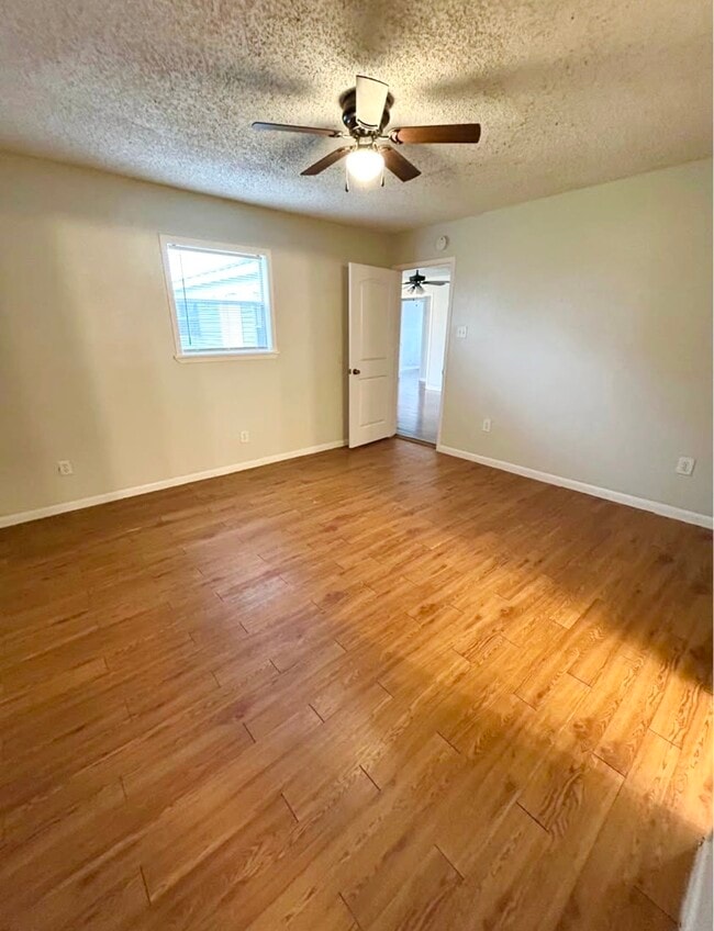 Building Photo - 2305 Kingsdale Dr