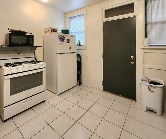 Building Photo - 405 S Kenilworth Ave