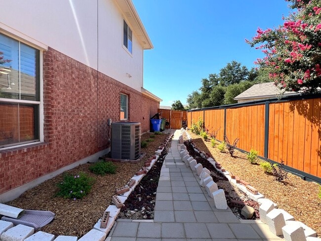 Building Photo - 3 Bedroom 2.5 Bath 1 Single Family Home for Rent in Cambridge Heights Area of Round Rock, Texas, ...