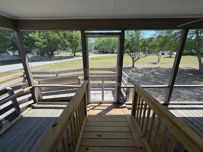 Building Photo - 300 Windermere Cir