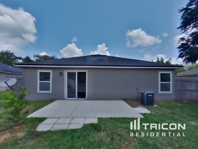 Building Photo - 12360 Anarania Dr