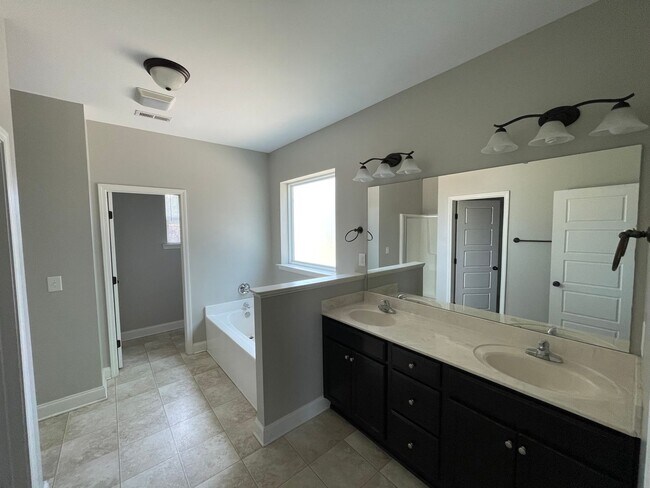 Building Photo - 96 Castlebay Dr