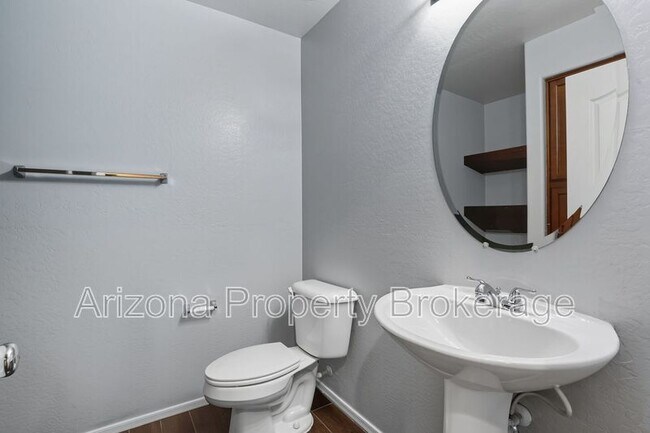 Building Photo - 2258 S Buckaroo Trail